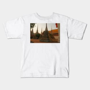 A first group of small stupa at Phra Chedi Rai in Wat Pho temple complex, Bangkok Kids T-Shirt